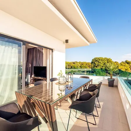 Πανσιόν Luxury Fresca Bibinje